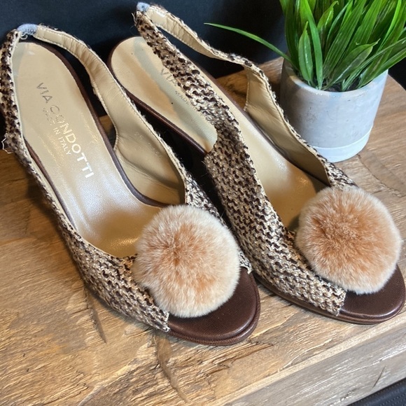 Via Condotti Italian Made Peep Toe Heels with brown fur accent - Picture 5 of 11